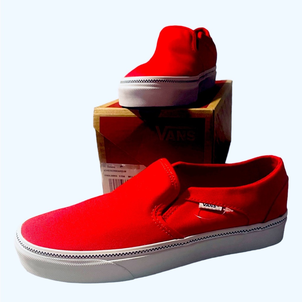 Women’s Vans 8.5 red Asher Slip-On with checkered trim